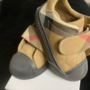 Baby burberry shoes